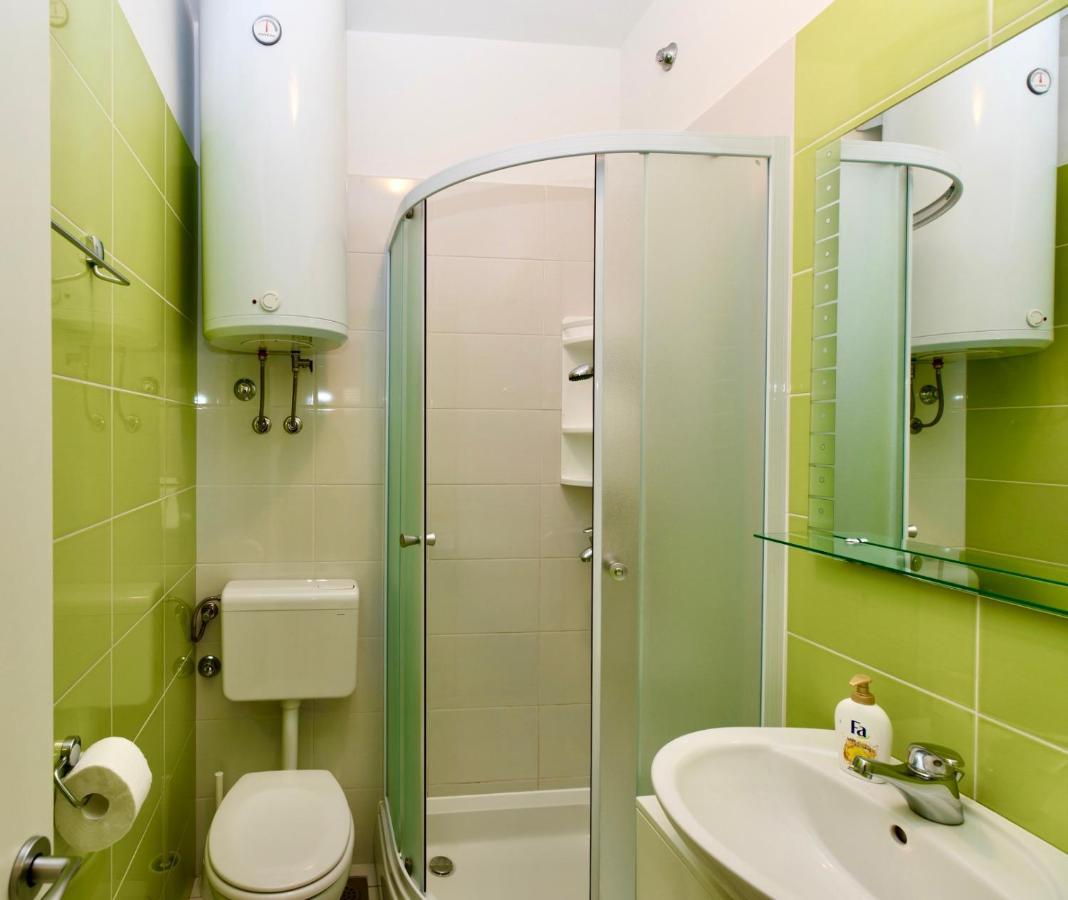 Apartments And Rooms Spiro Mimice Esterno foto