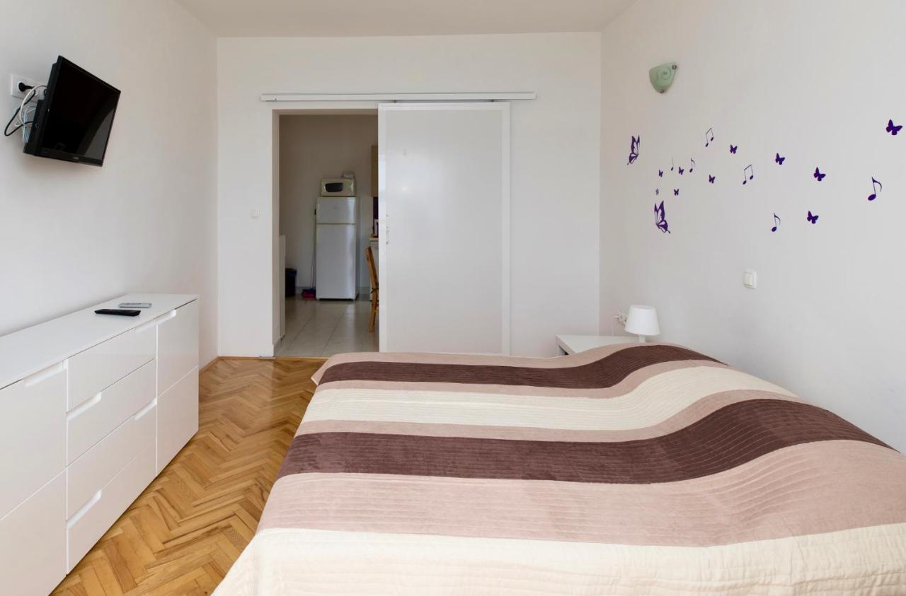 Apartments And Rooms Spiro Mimice Esterno foto