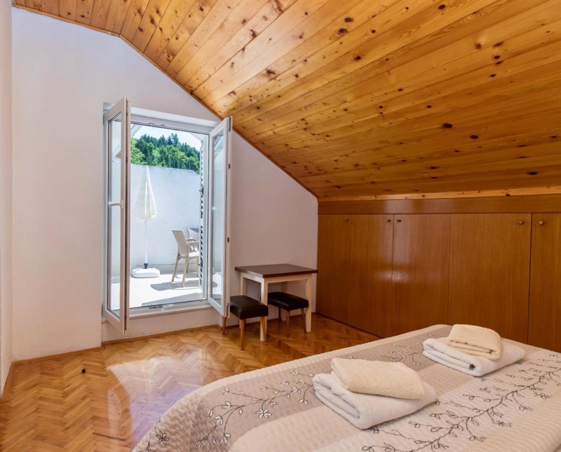 Apartments And Rooms Spiro Mimice Esterno foto