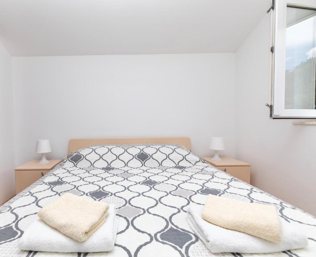 Apartments And Rooms Spiro Mimice Esterno foto